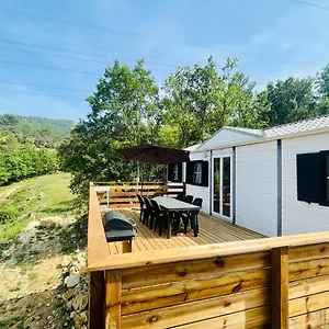 https://charmant-chalet-avec-terrasse-et-accs-piscine.fr-provencehotel.com