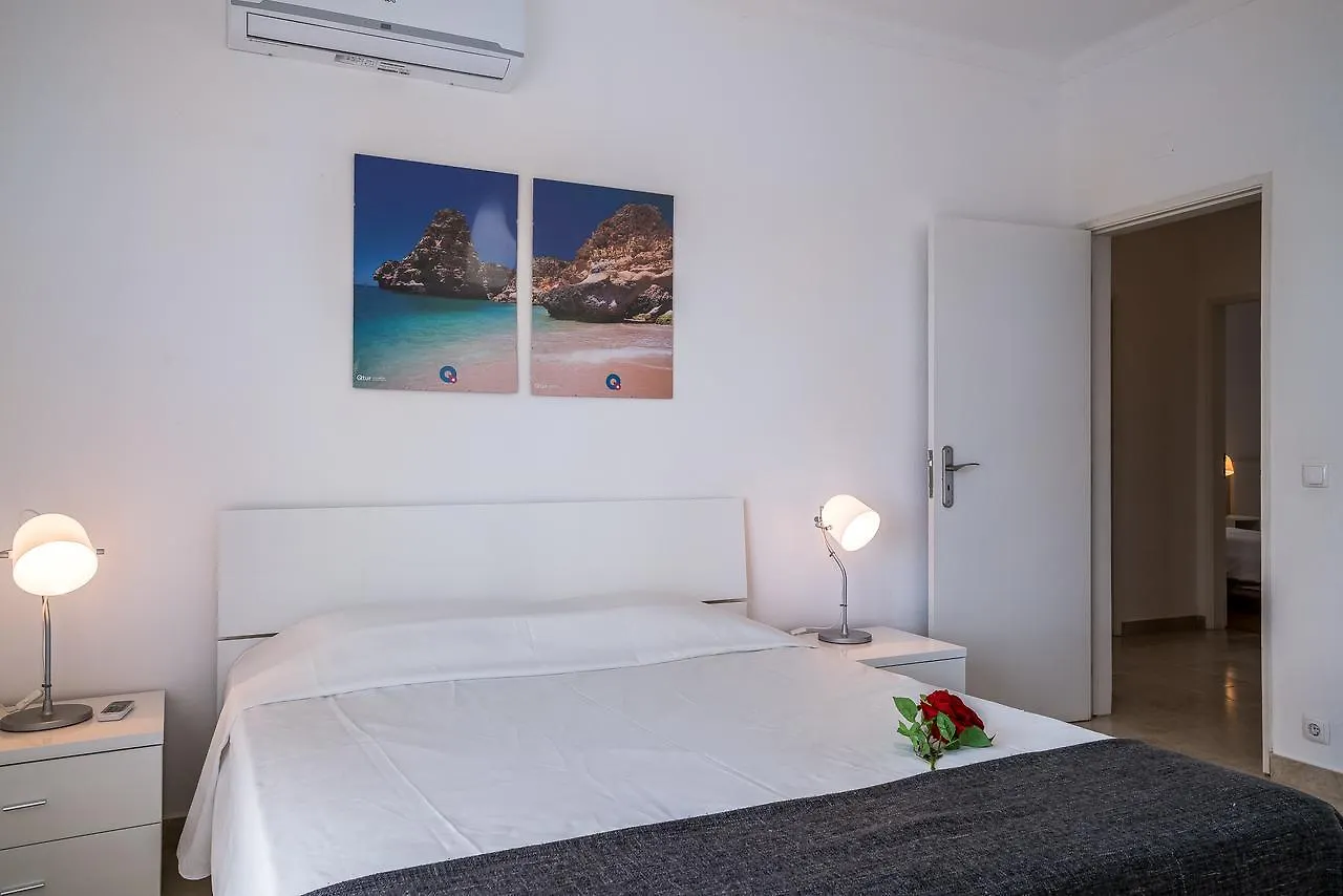 T2 Avenida- Frente Mar, Ar-Condicionado, Wifi Apartment Quarteira 0*,  Portugal